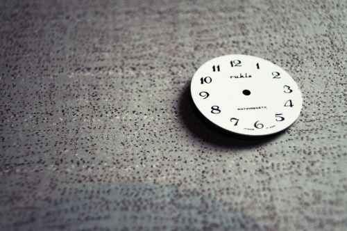 analog analogue broken clock